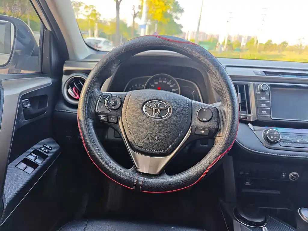 Toyota RAV4 — миниатюра 15