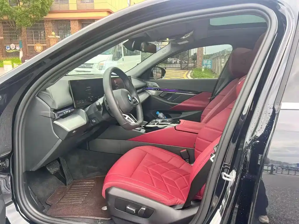 BMW 5 Series — миниатюра 4
