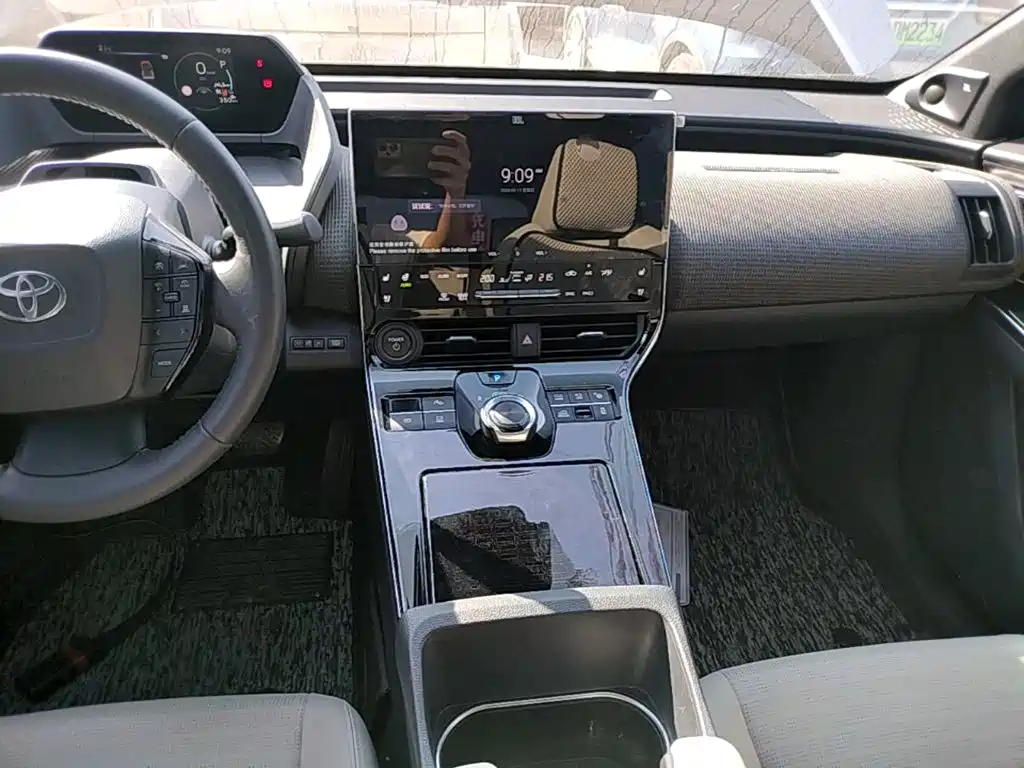 Toyota bZ4X — миниатюра 13