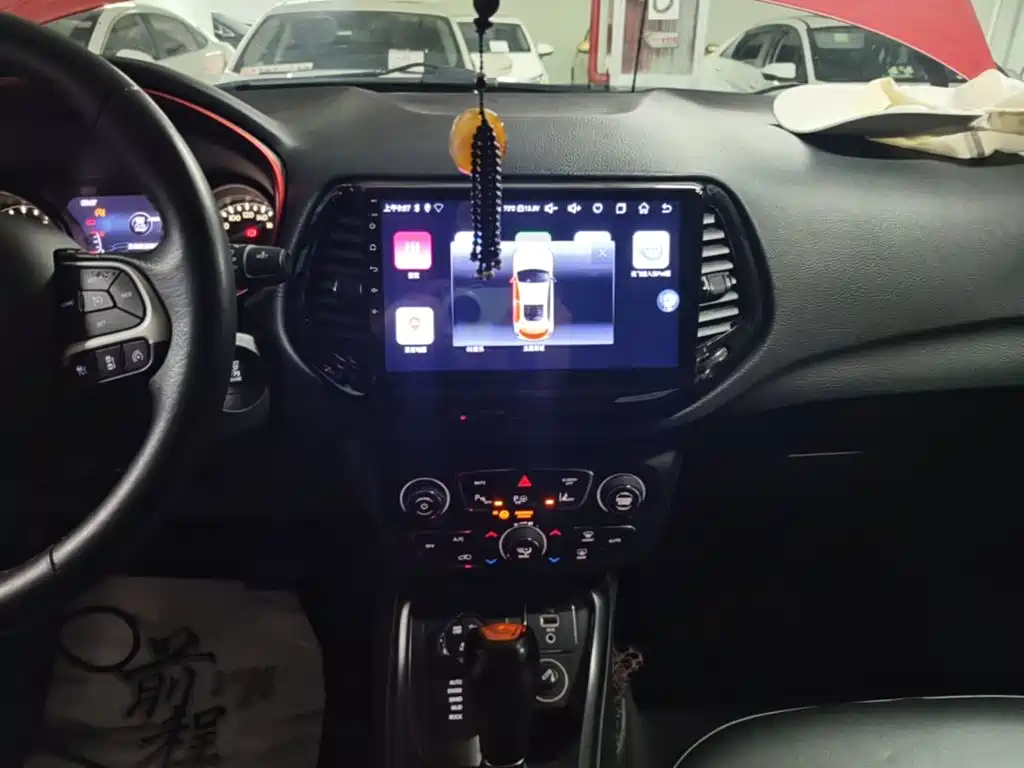 Jeep Compass — миниатюра 13