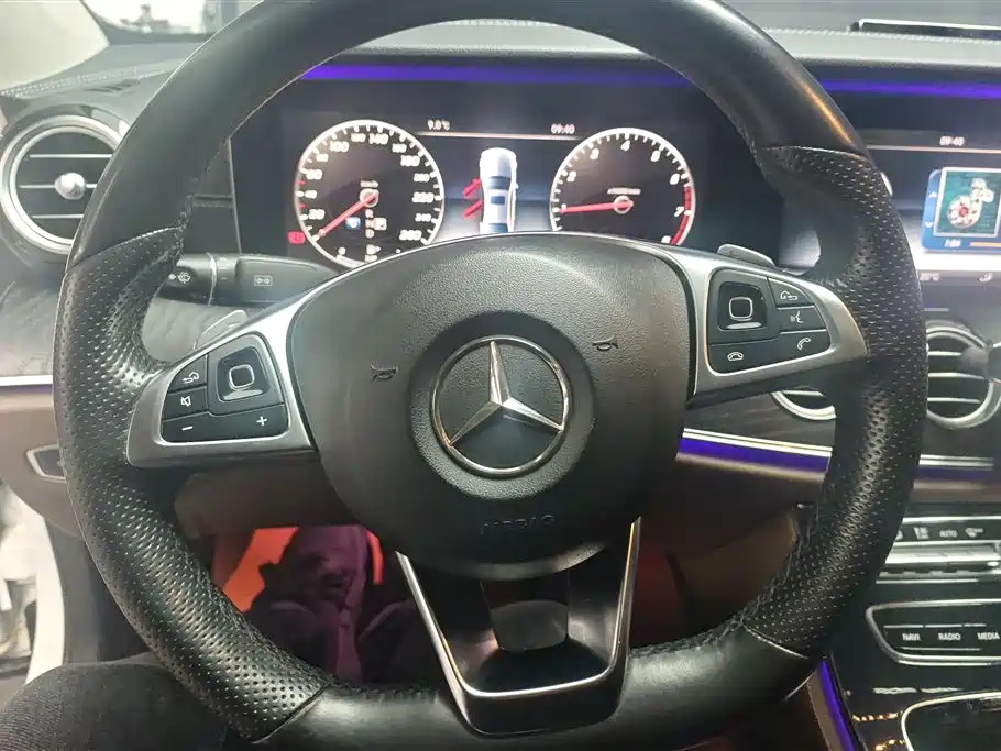 MERCEDES-BENZ E CLASS