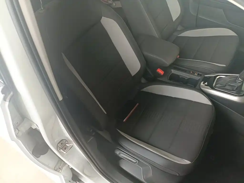 Volkswagen T-Roc — миниатюра 25