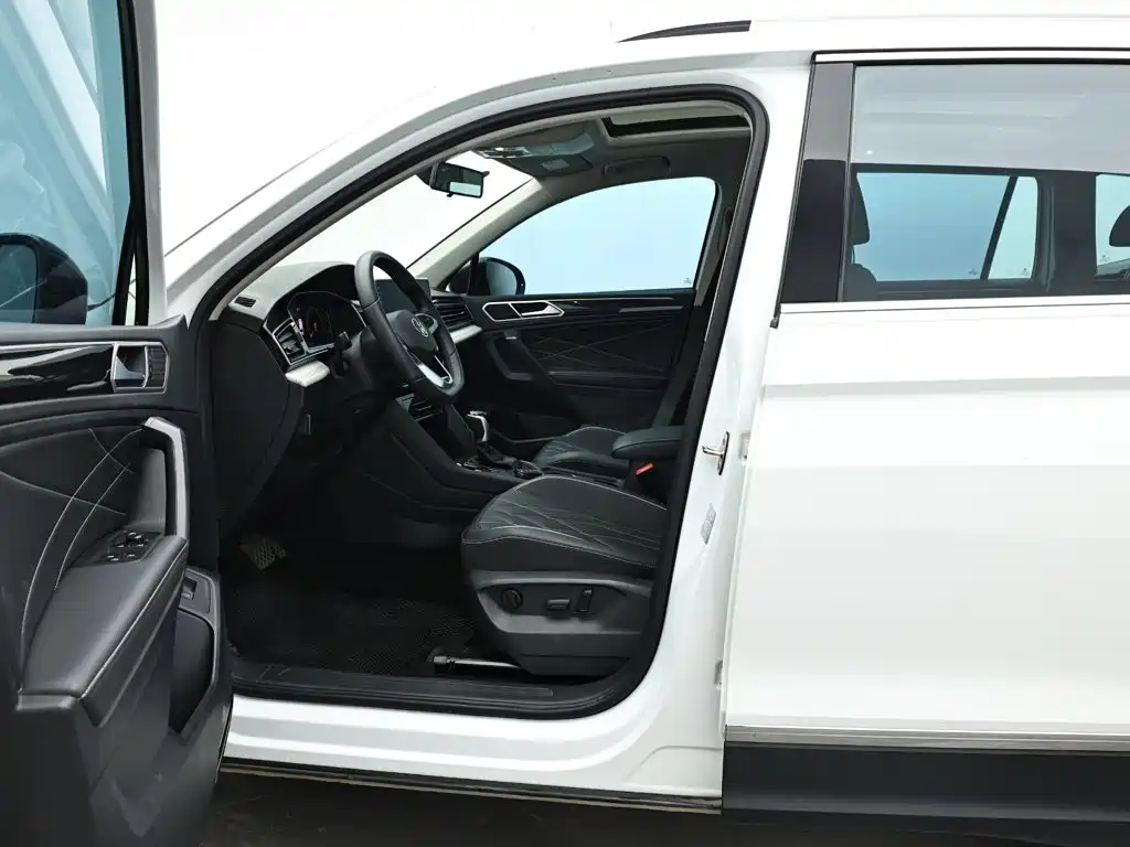 Volkswagen Tiguan L — миниатюра 10