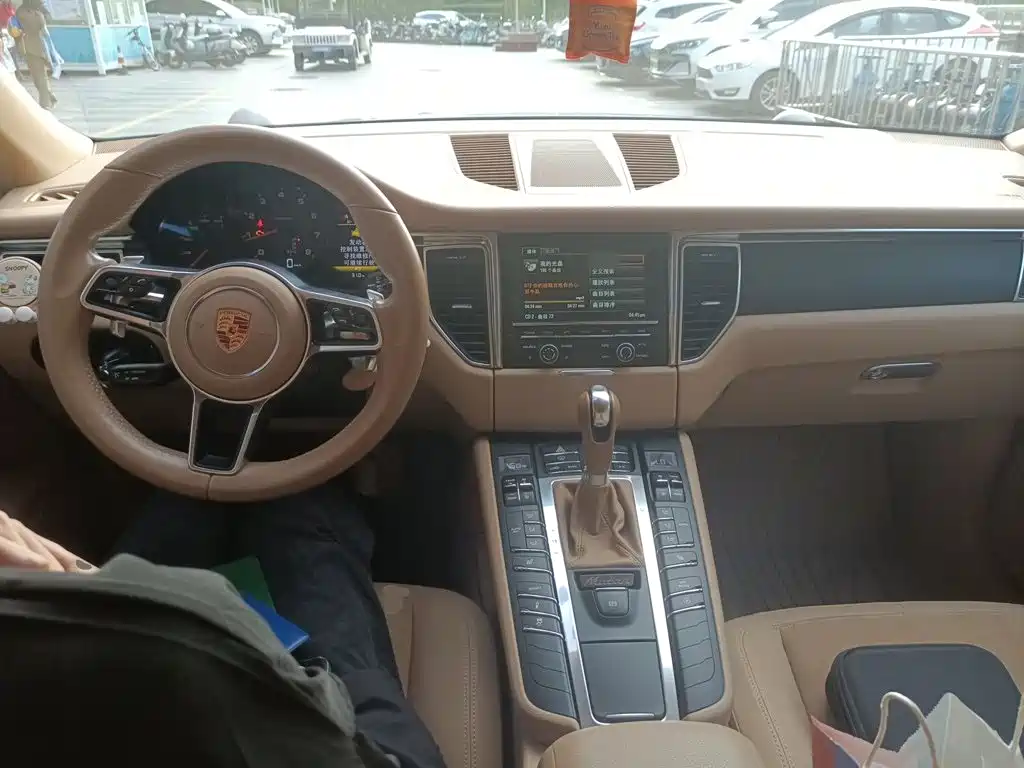 Porsche Macan — миниатюра 5