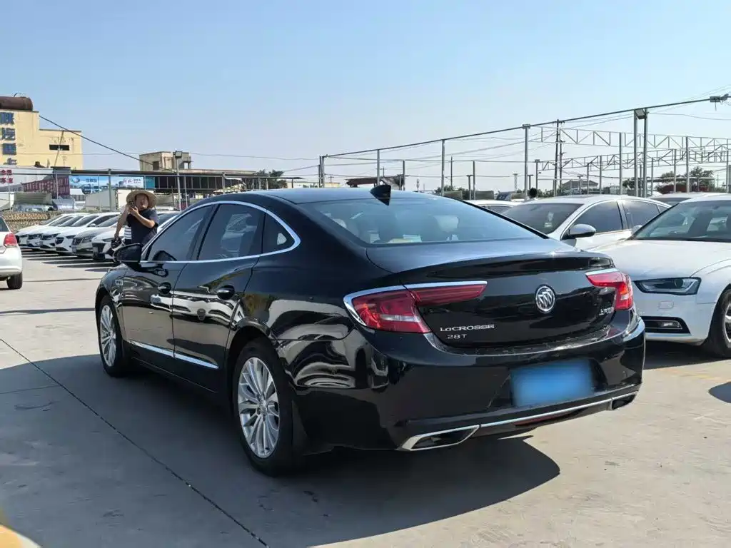 Buick LaCrosse — миниатюра 5