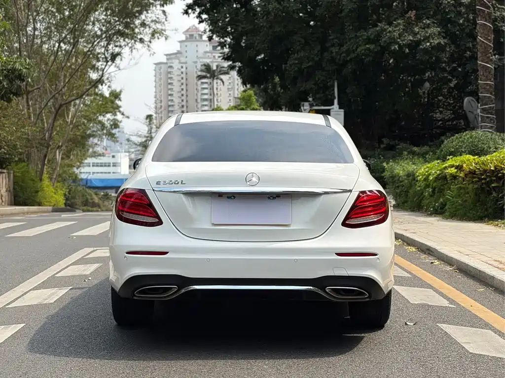 Mercedes-Benz E-Class — миниатюра 15
