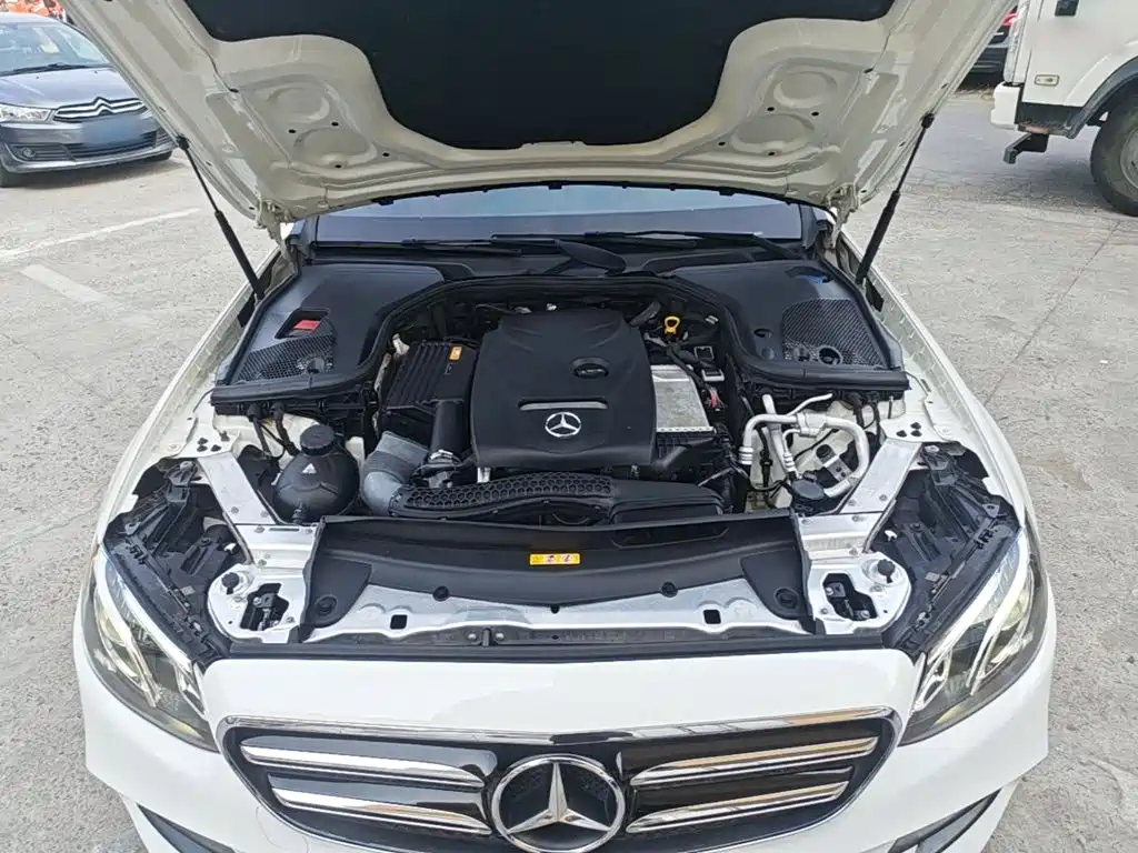Mercedes-Benz E-Class — миниатюра 20