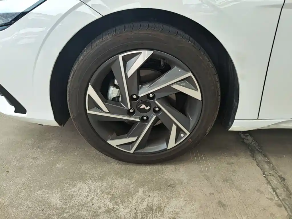 Hyundai Elantra — миниатюра 23