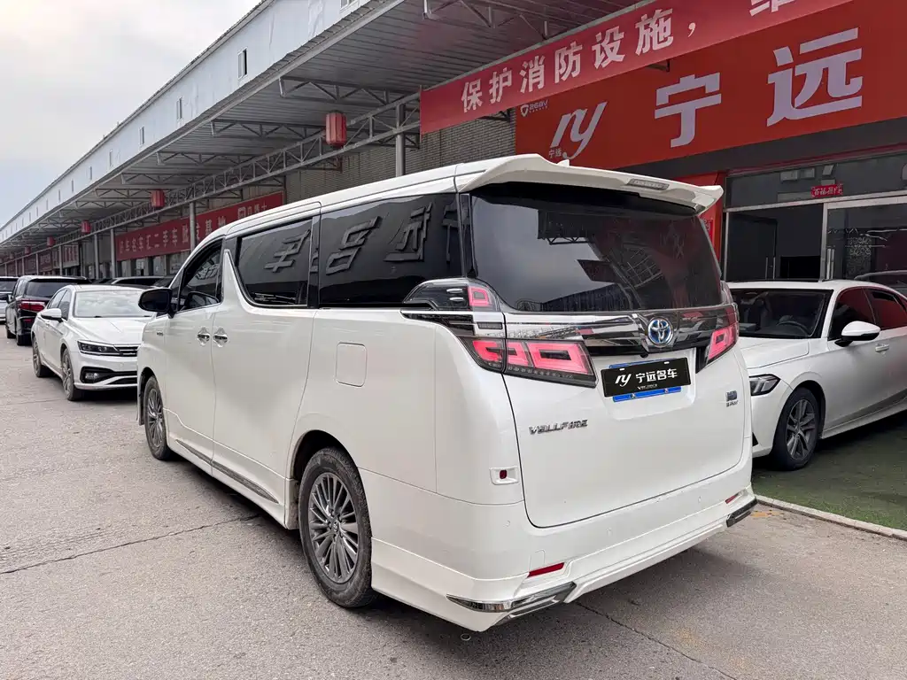 Toyota Vellfire — миниатюра 4
