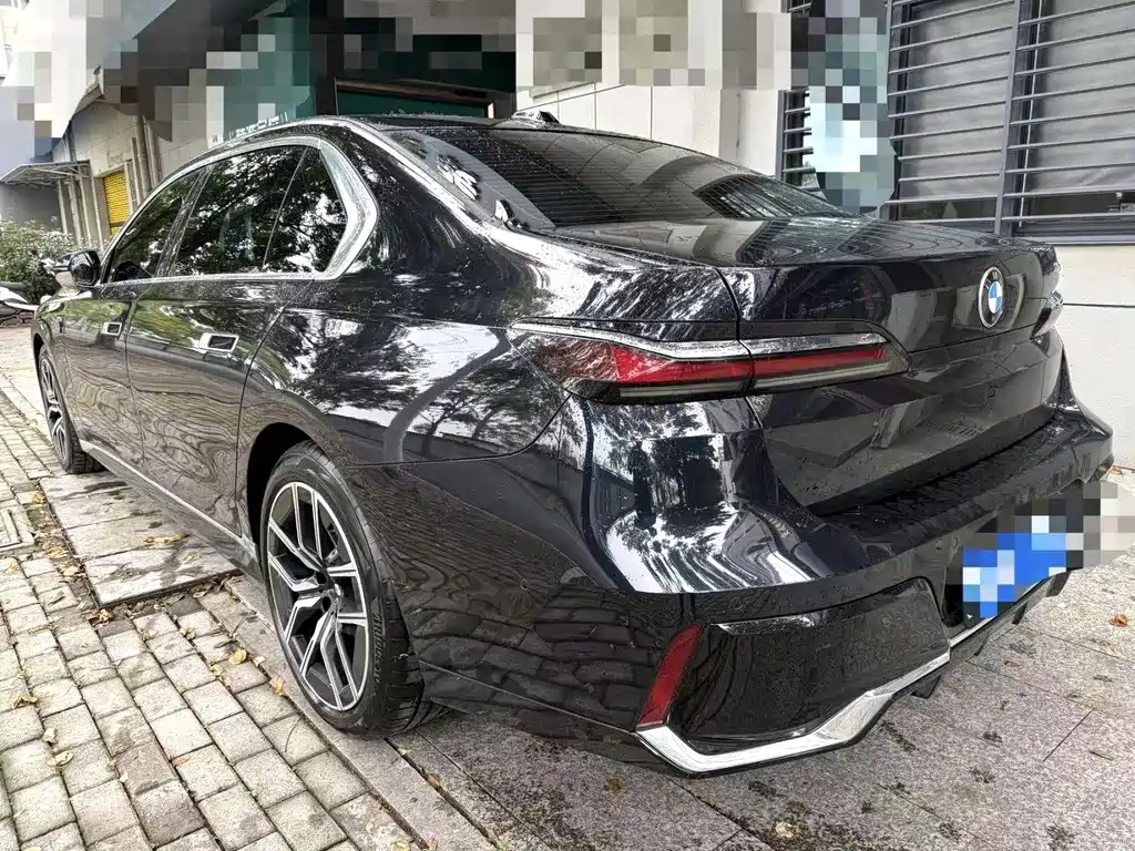 BMW 7 Series — миниатюра 7