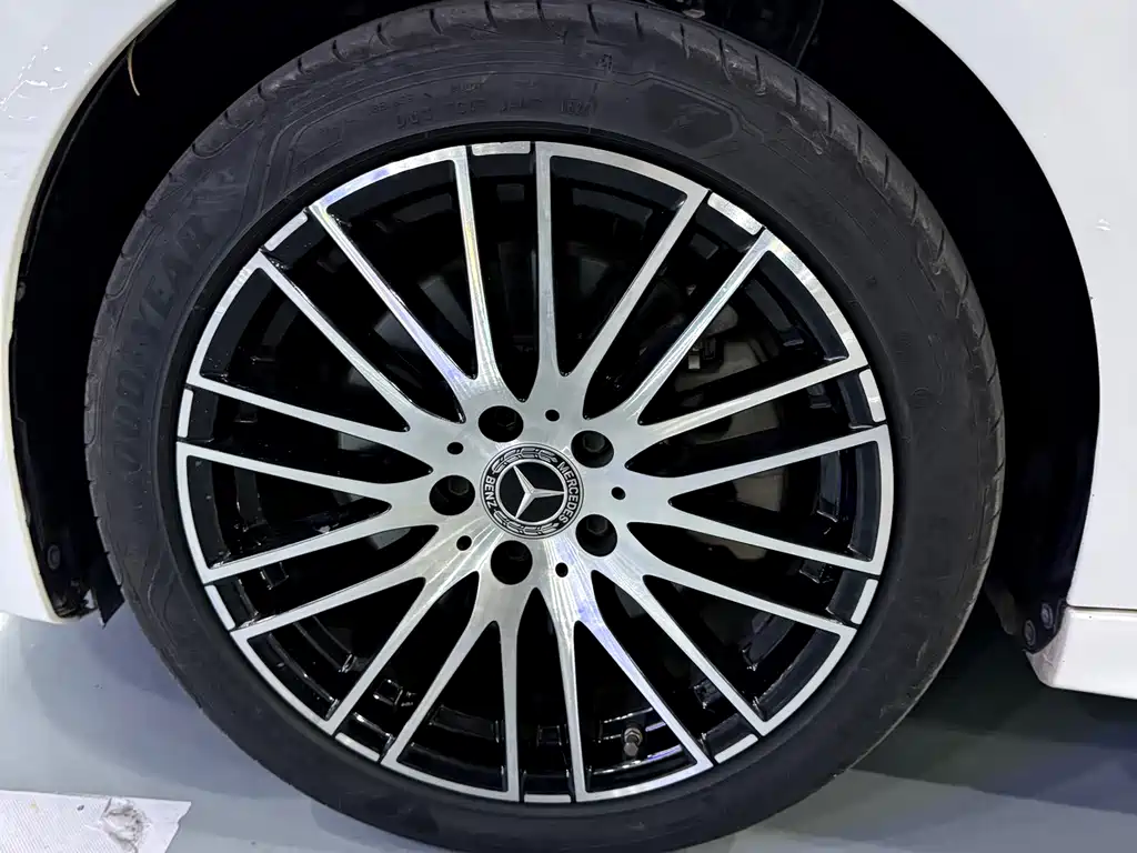 Mercedes-Benz C-Class — миниатюра 6