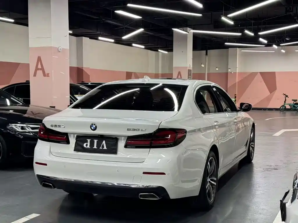 BMW 5 Series — миниатюра 9