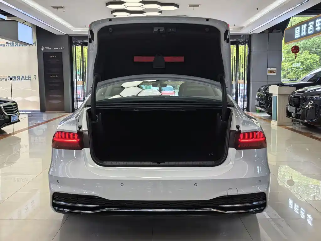 Audi A7L — миниатюра 7
