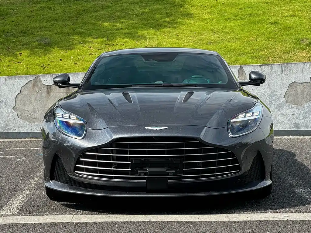 Aston Martin DB12 — миниатюра 3