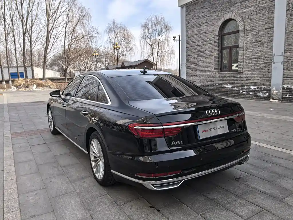 AUDI A8