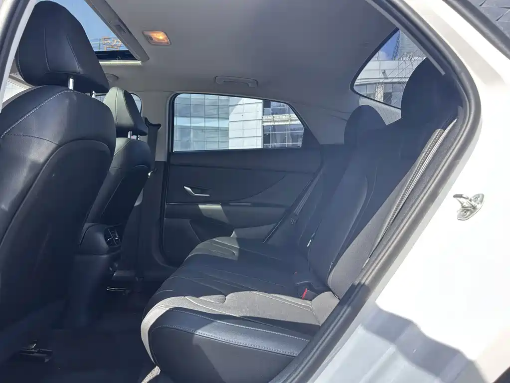 Hyundai Elantra — миниатюра 7