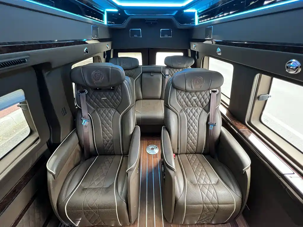 GMC Savana — миниатюра 16