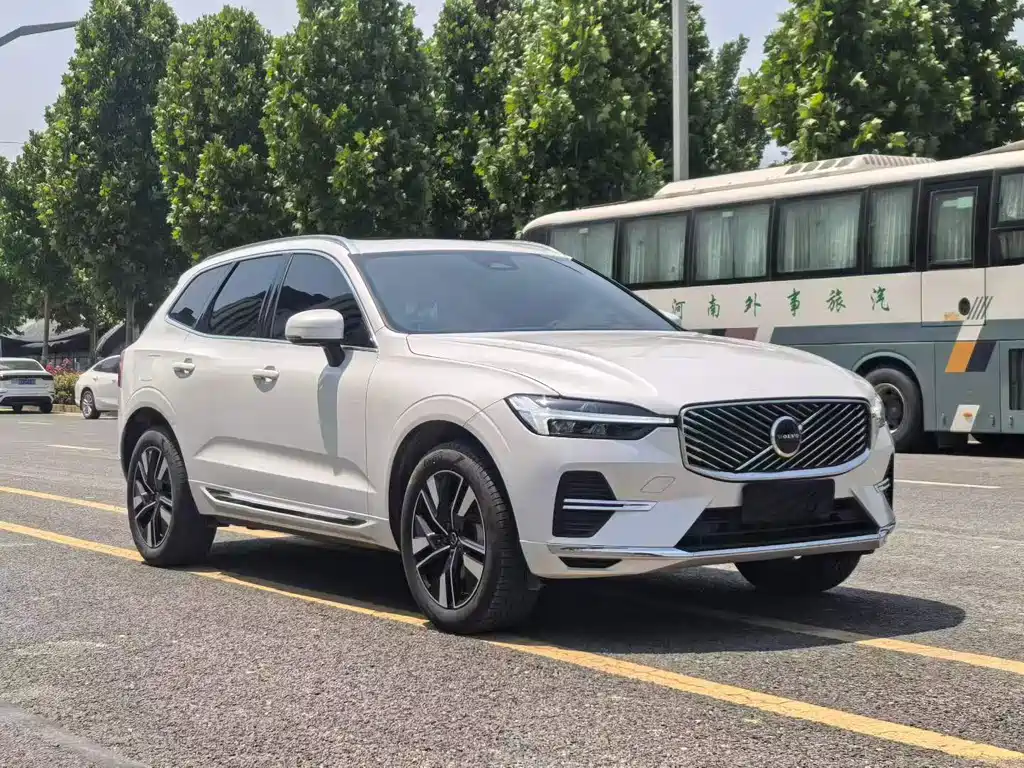 Volvo XC60 2026 B5 Luxury