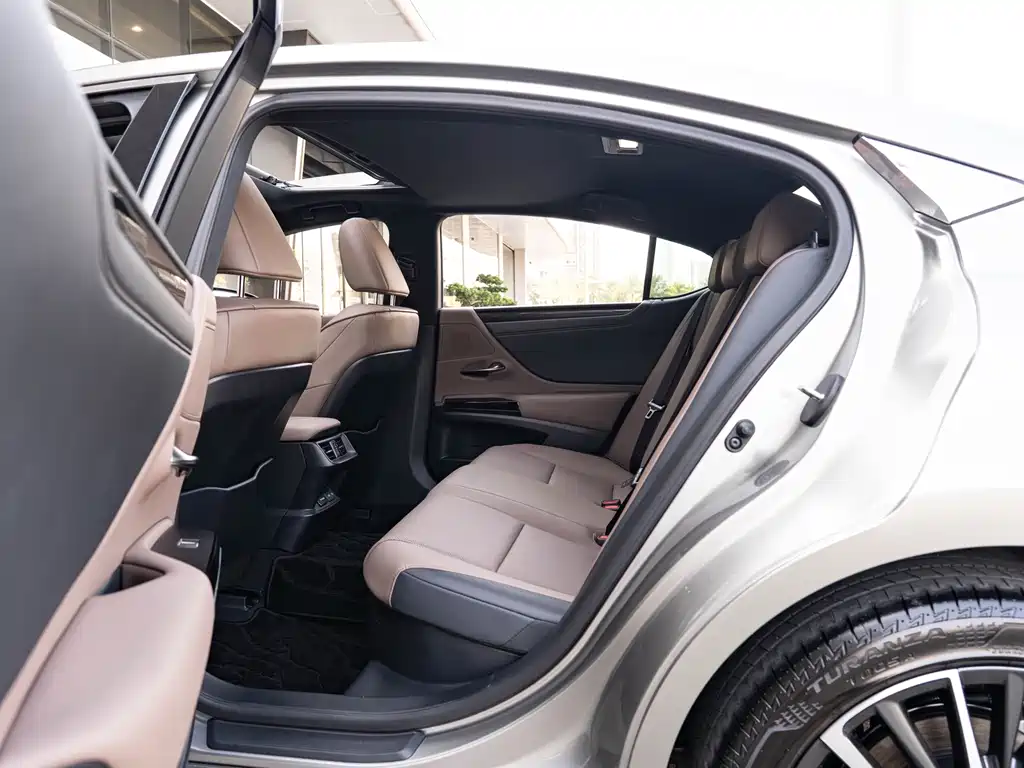 Lexus ES — миниатюра 10