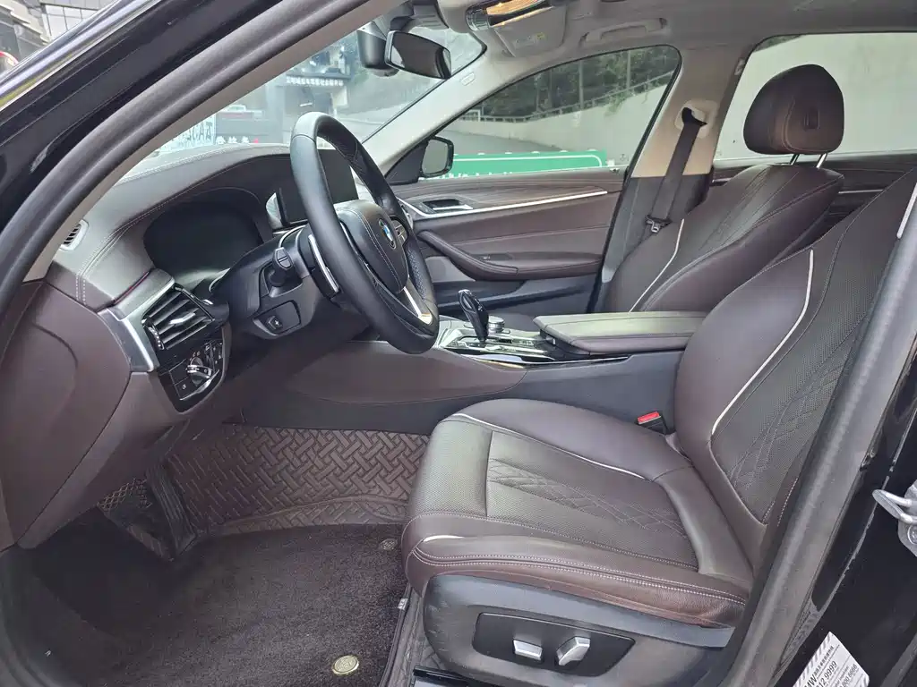 BMW 5 Series — миниатюра 8