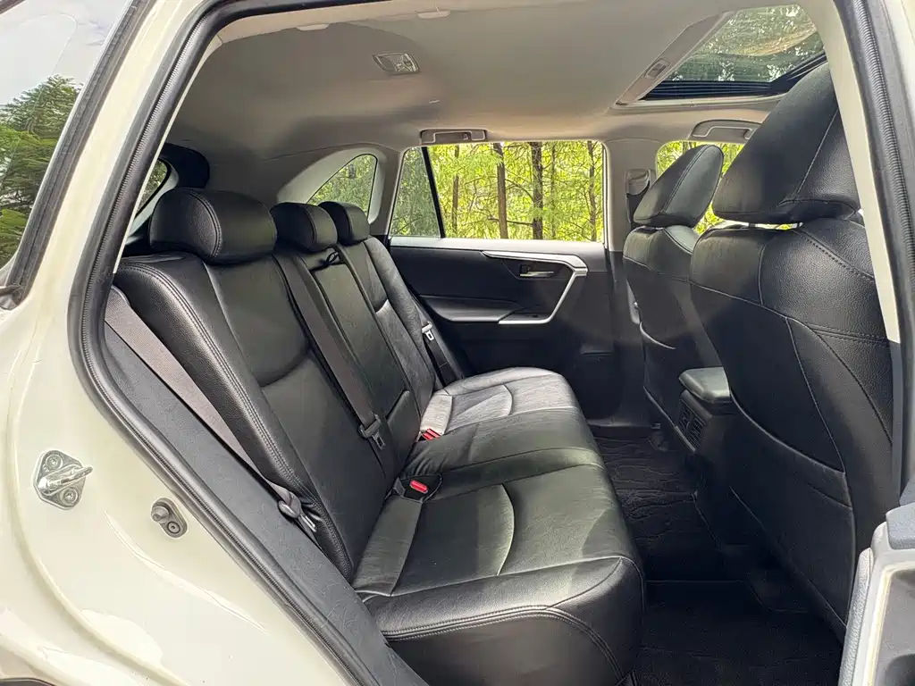 Toyota RAV4 — миниатюра 12