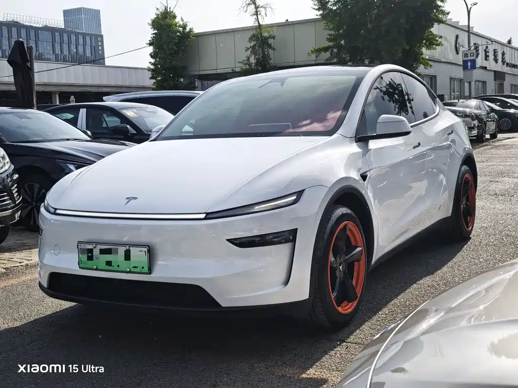 Tesla Model Y 2025