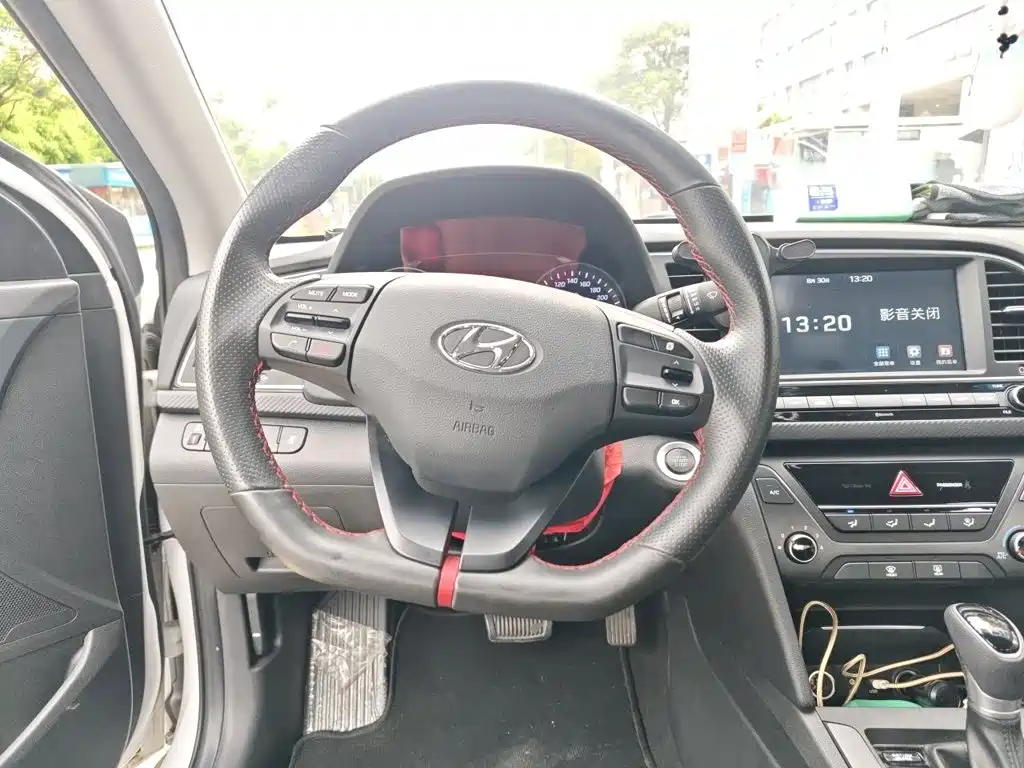 Hyundai Elantra — миниатюра 3