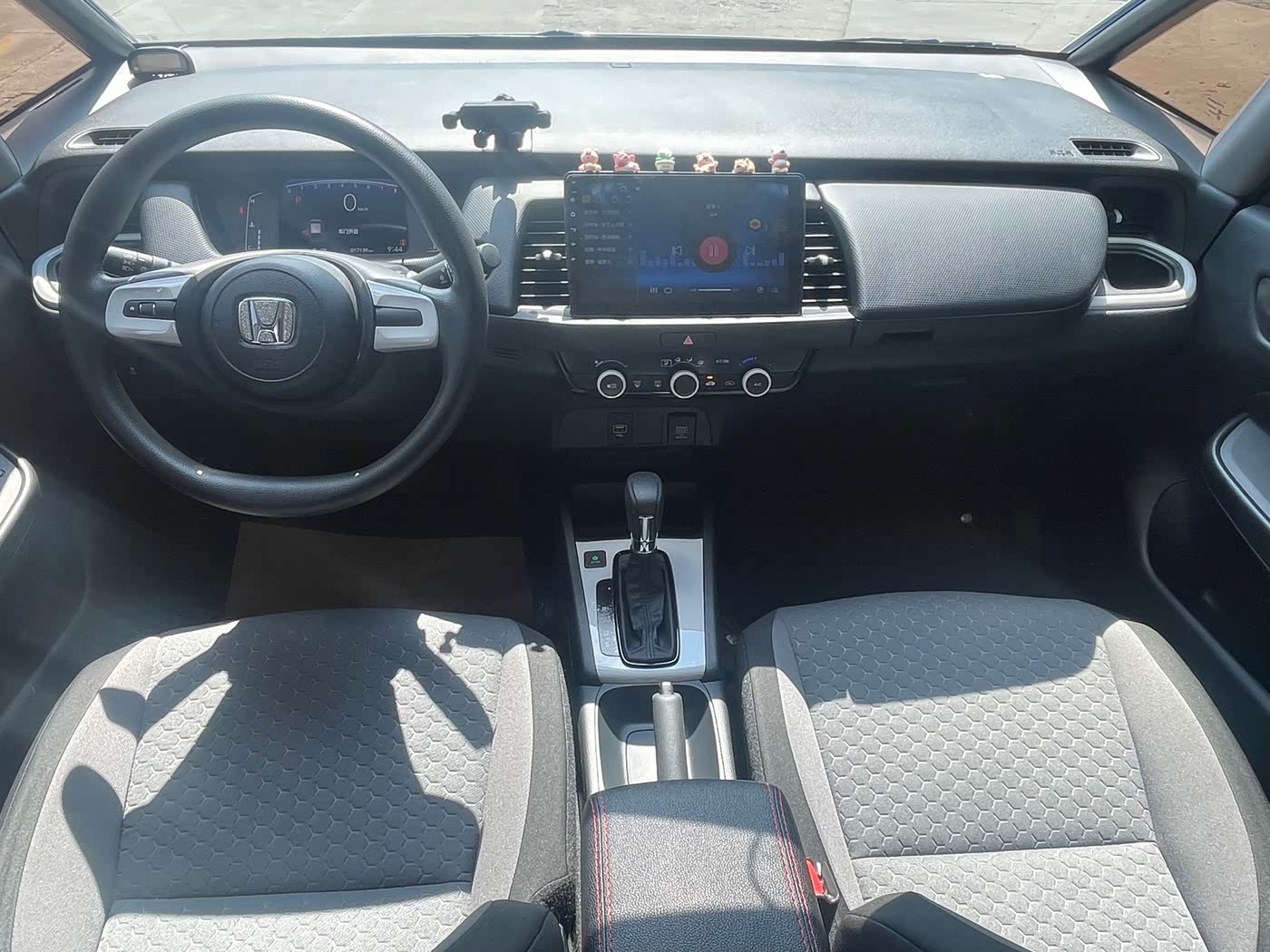 Honda Fit 1.5 л 2024 г. Белый, пробег 17000 км