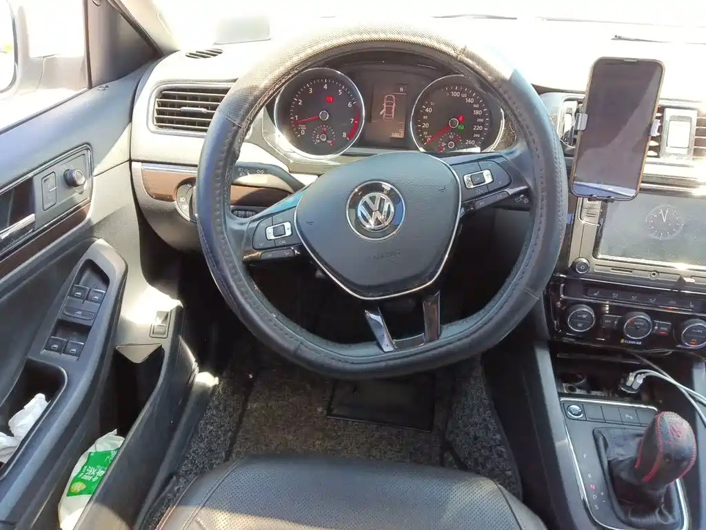 Volkswagen Sagitar — миниатюра 7