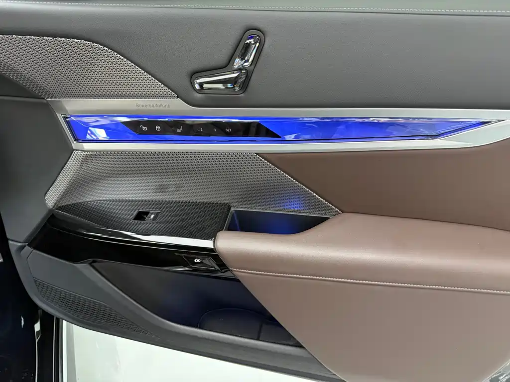 BMW 7 Series — миниатюра 5
