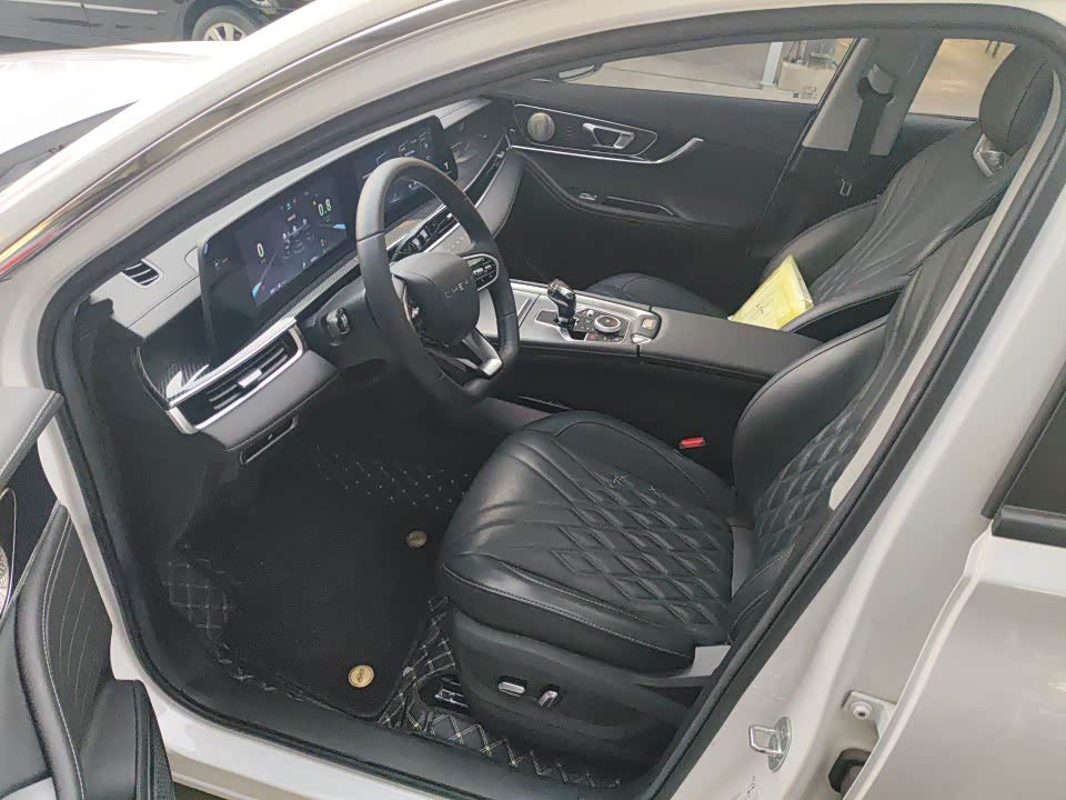 CHERY Tiggo 7 PLUS 1.5 л 2023 г. Белый, пробег 10000 км