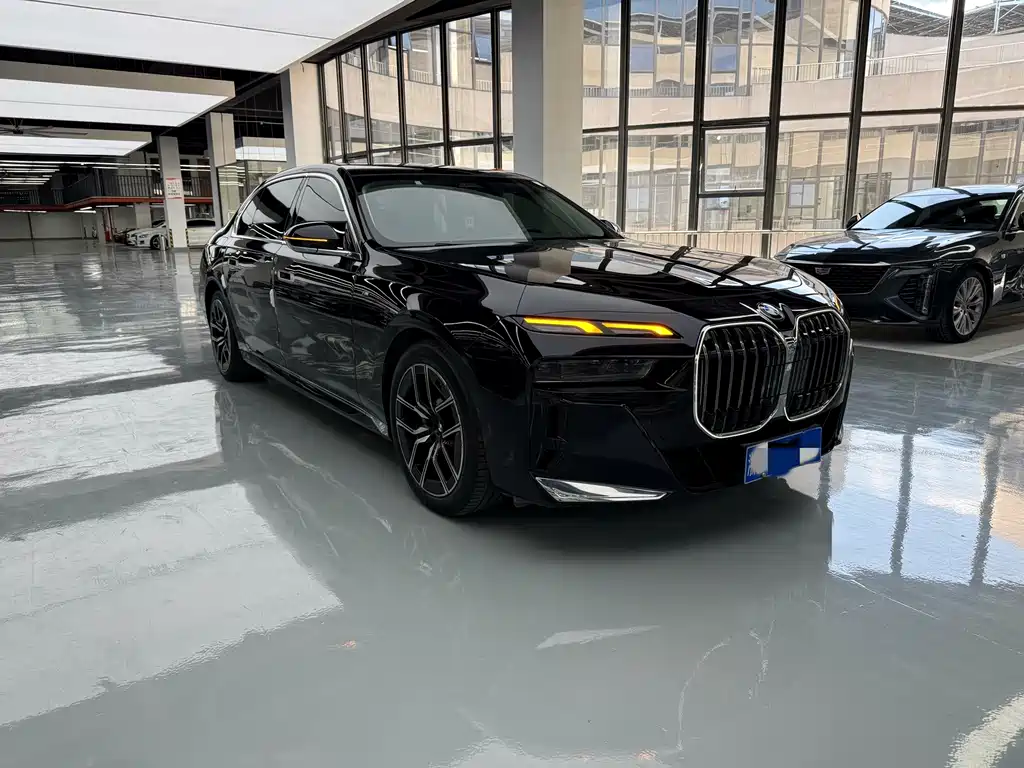 BMW 7 Series — миниатюра 3