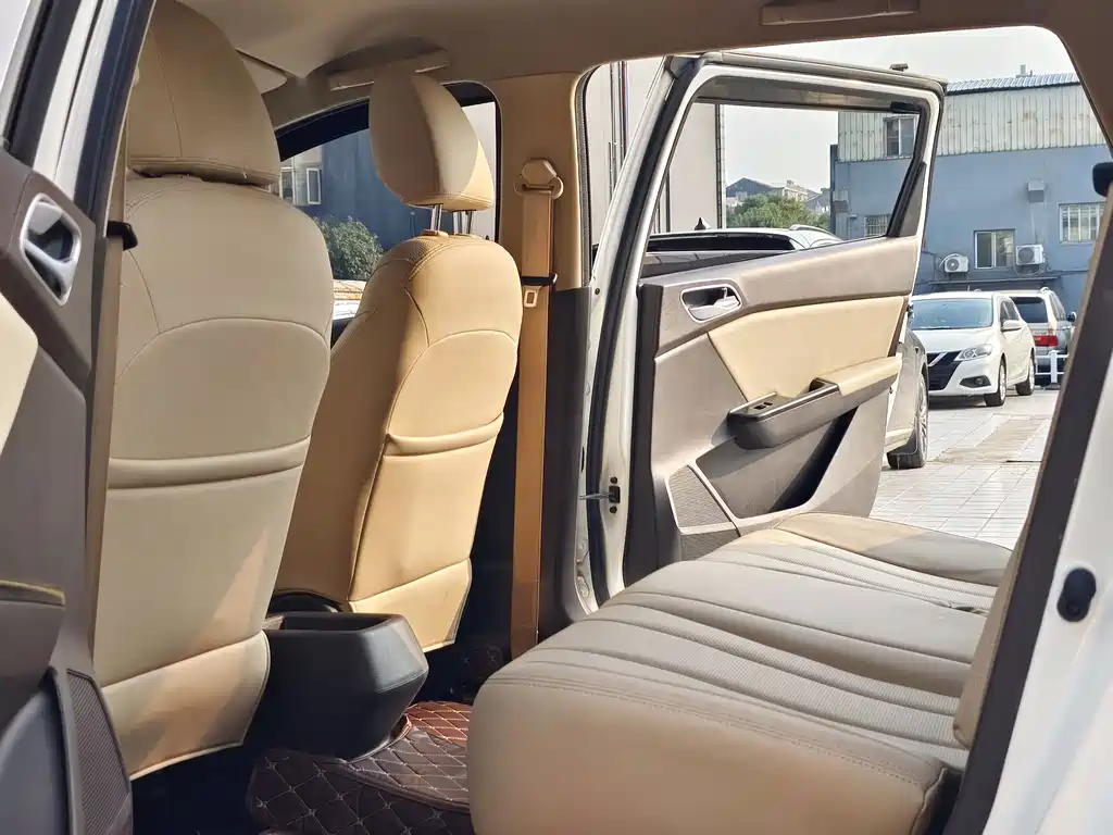 Baojun 310W — миниатюра 13