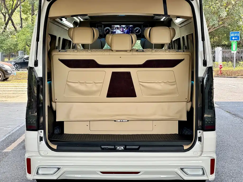 Toyota Hiace — миниатюра 14