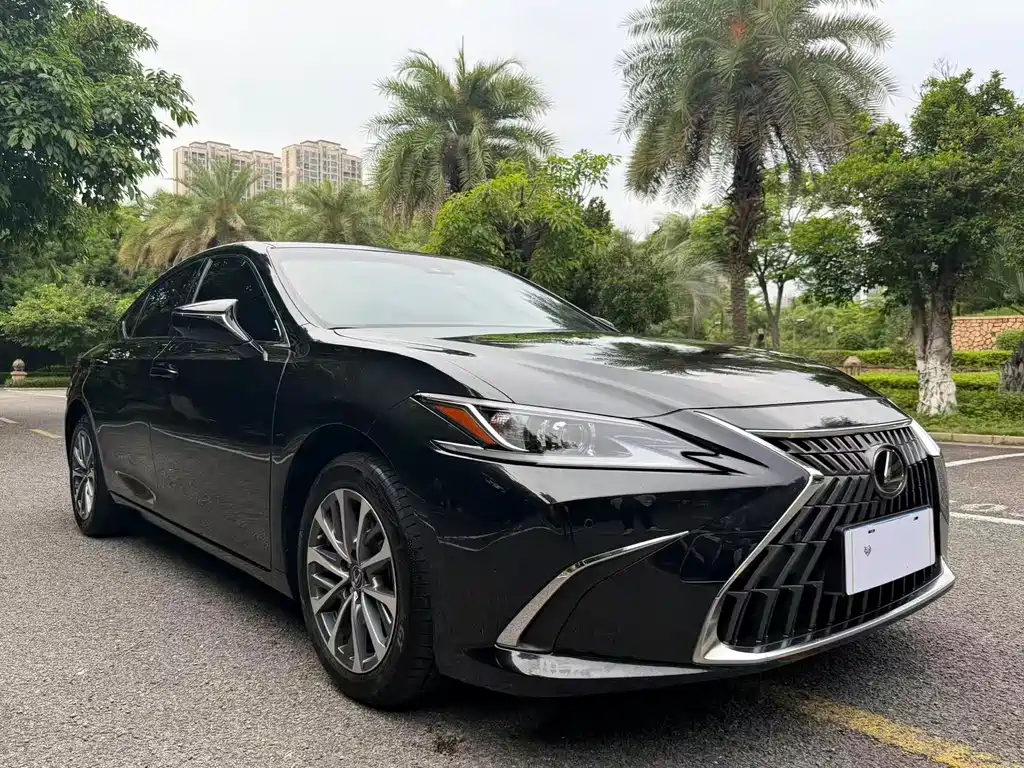 Lexus ES 2024