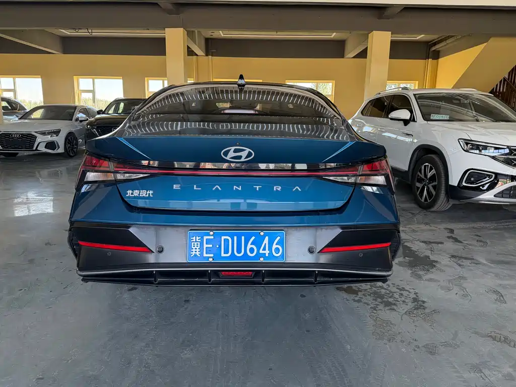 Hyundai Elantra — миниатюра 8
