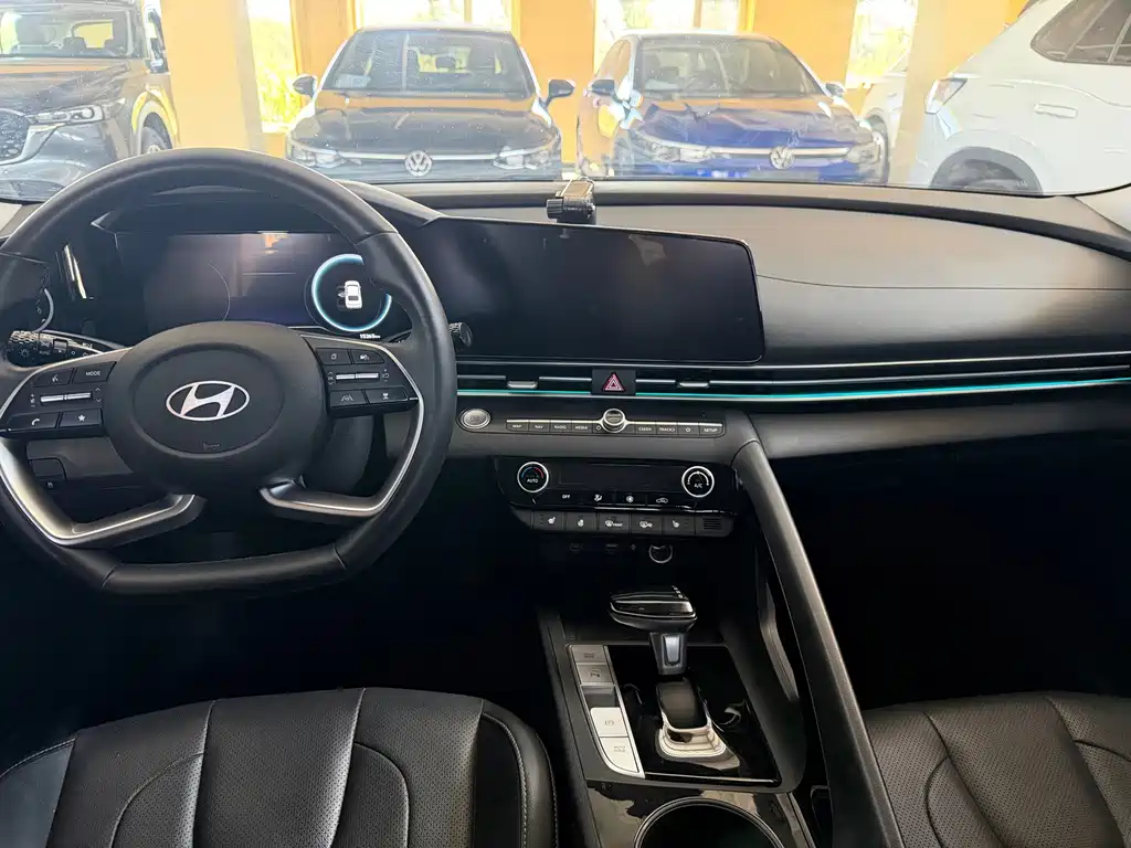 Hyundai Elantra — миниатюра 10