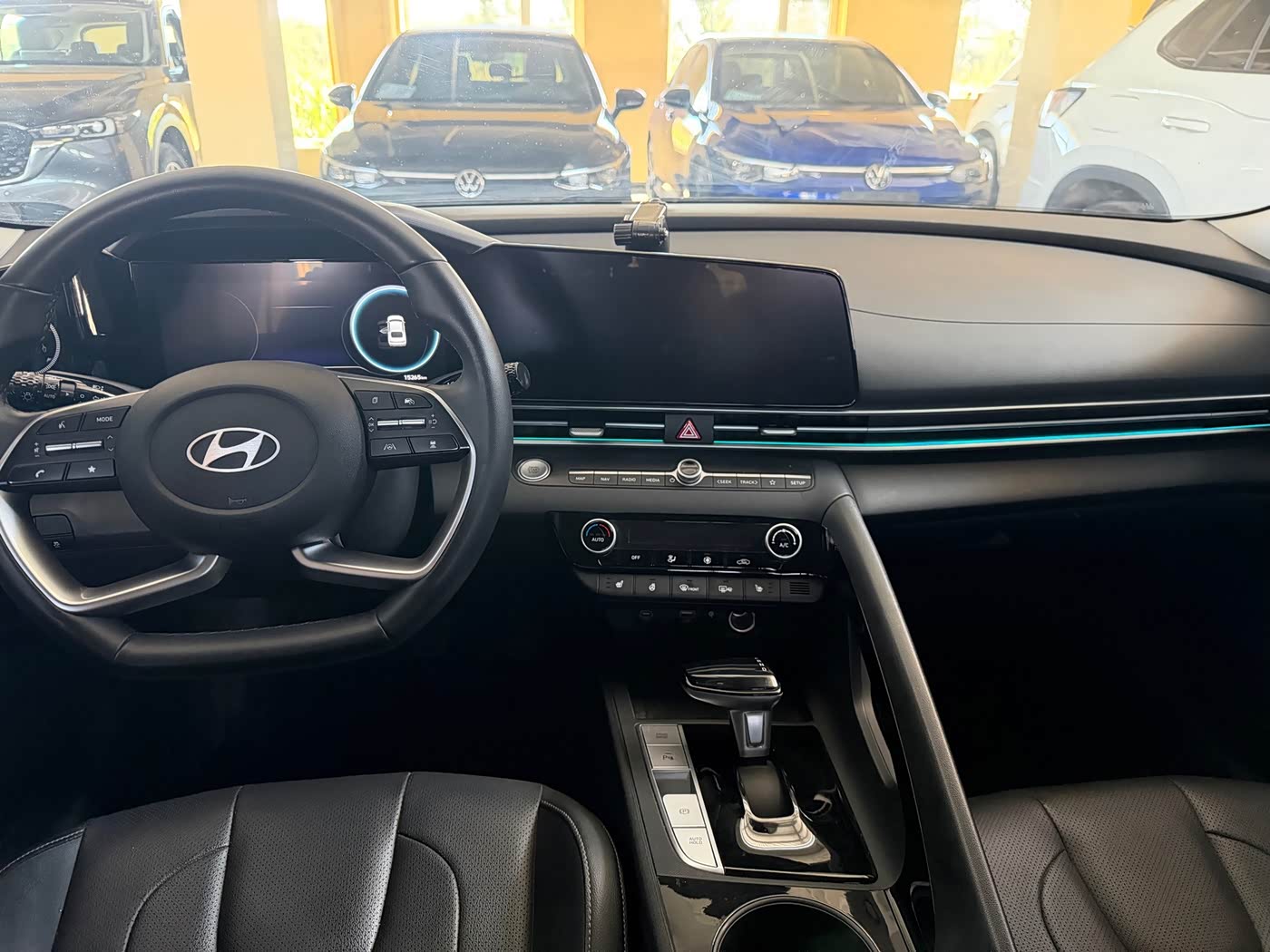 Hyundai Elantra 1.5 л 2023 г. Голубой, пробег 15000 км