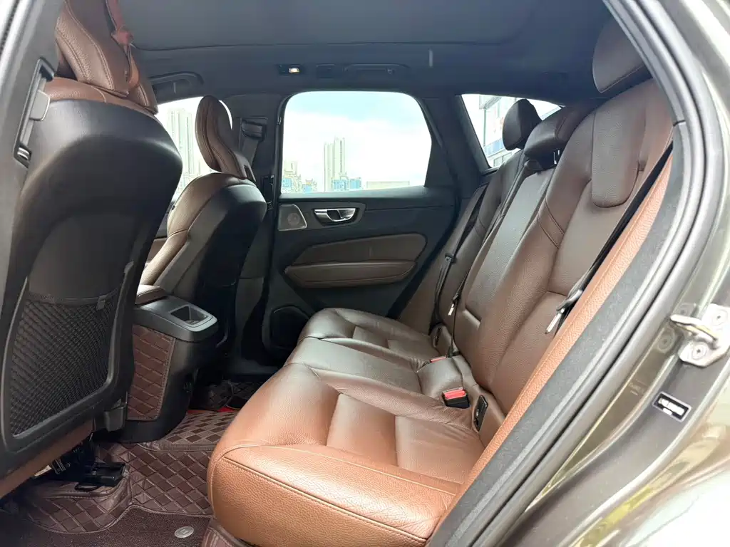 Volvo XC60 — миниатюра 11