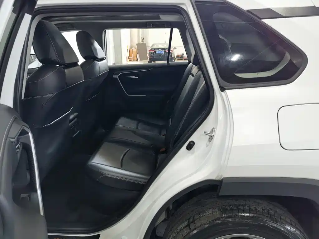 Toyota RAV4 — миниатюра 15