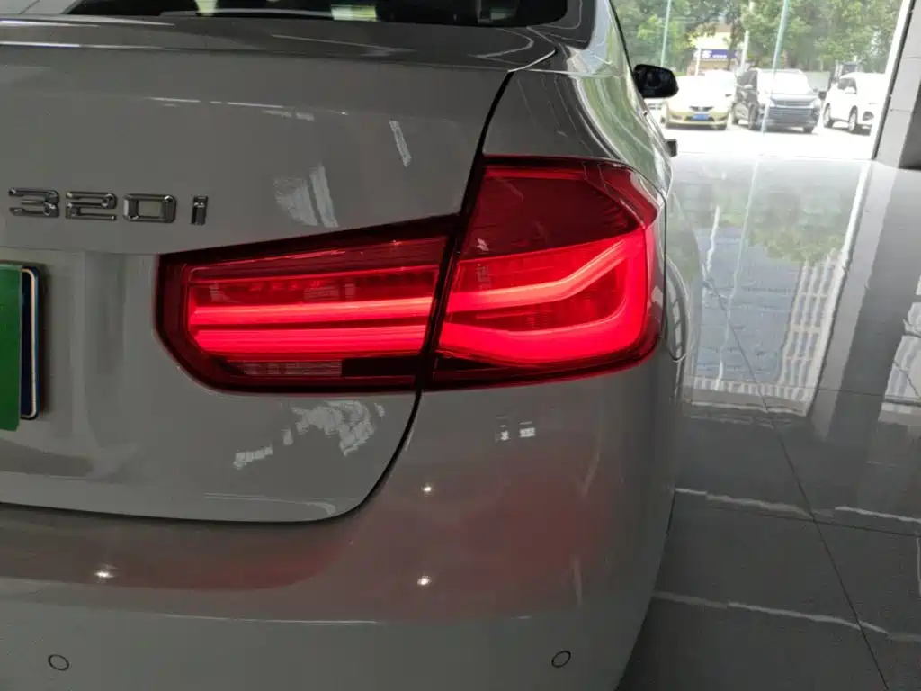 BMW 3 Series — миниатюра 8
