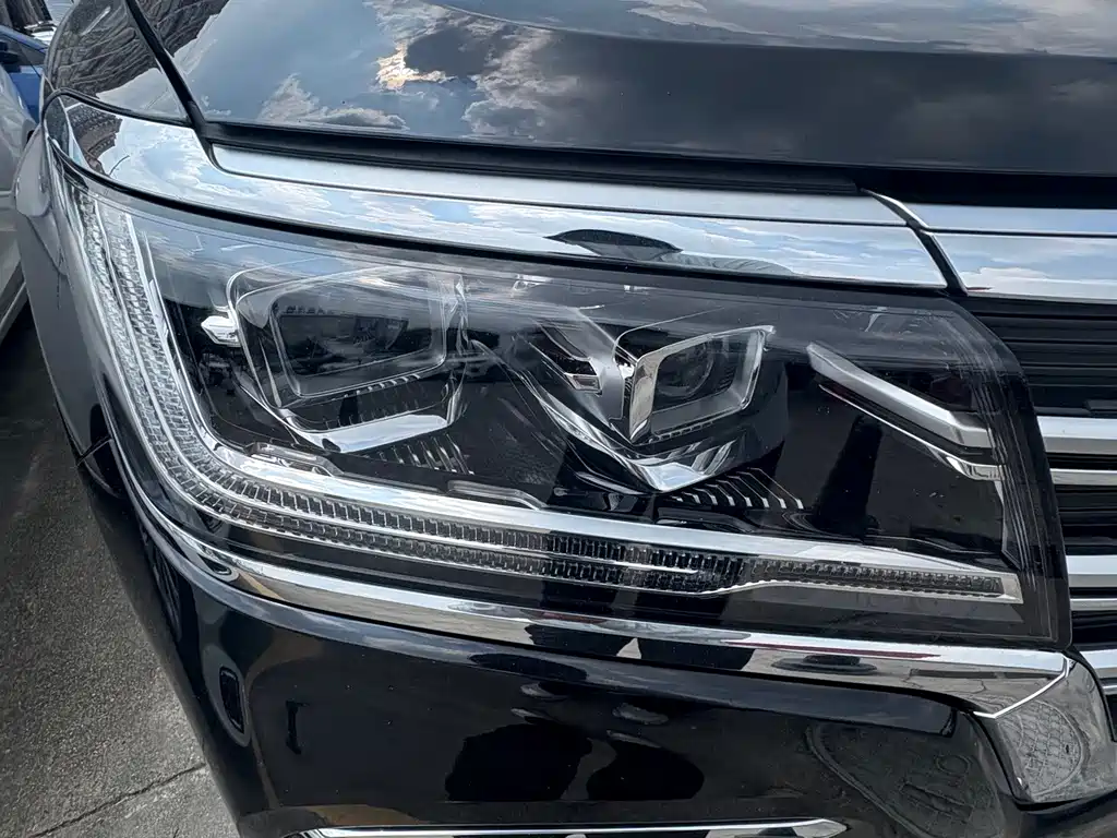 Roewe RX8 — миниатюра 4