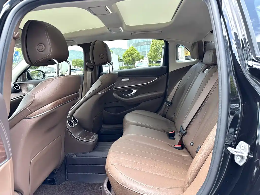 Mercedes-Benz E-Class — миниатюра 5