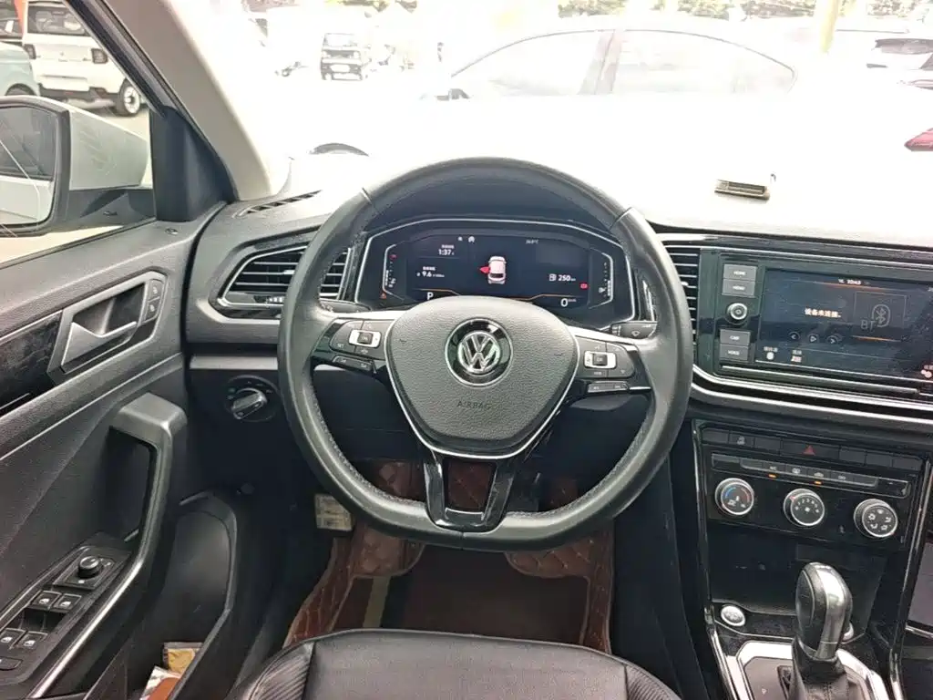 Volkswagen T-Roc — миниатюра 11