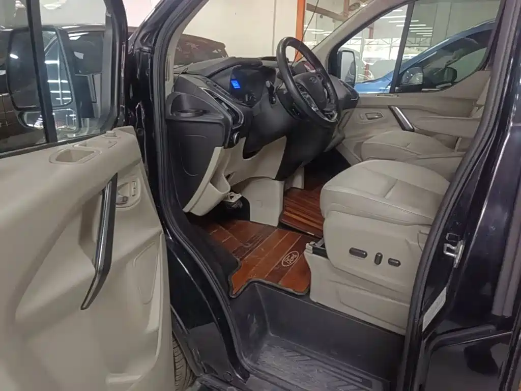 Ford Tourneo — миниатюра 16