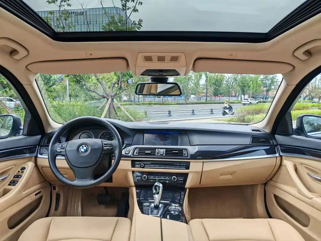 BMW 5 Series — миниатюра 14