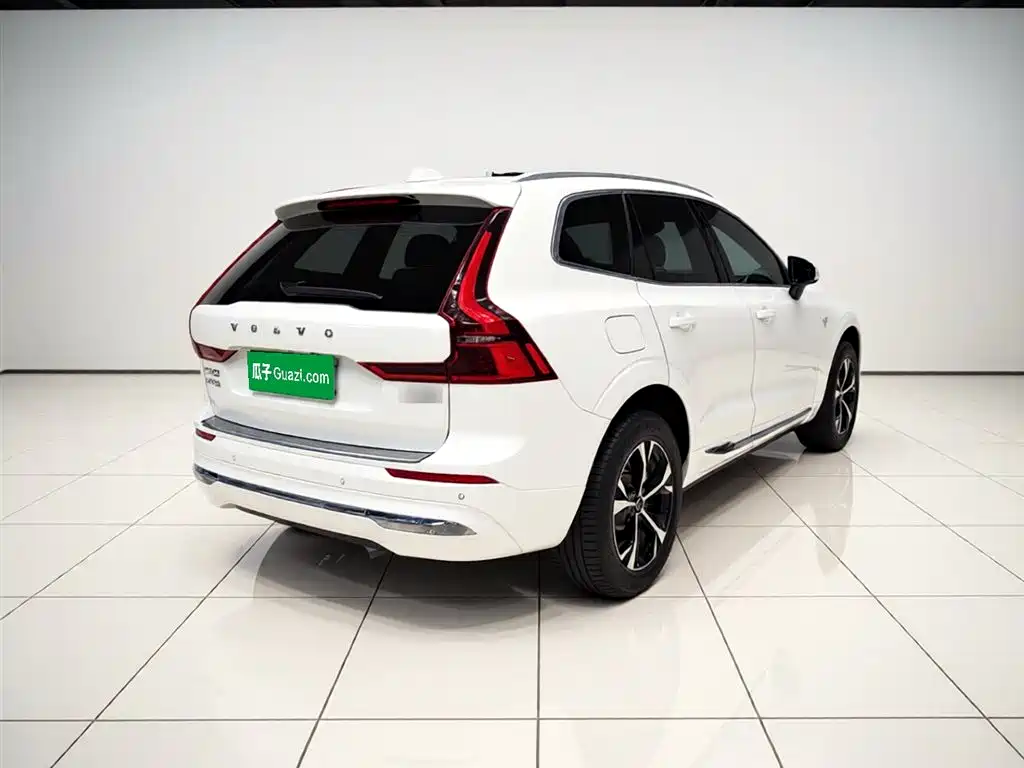 Volvo XC60 2026 B5 Luxury