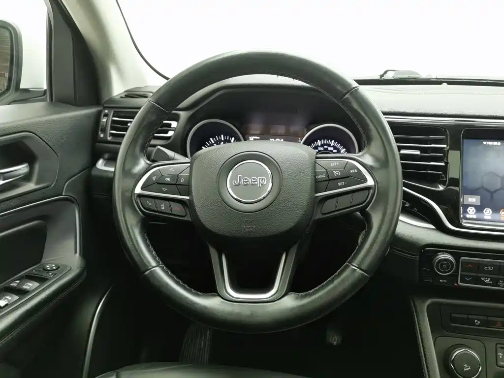 Jeep Commander — миниатюра 11