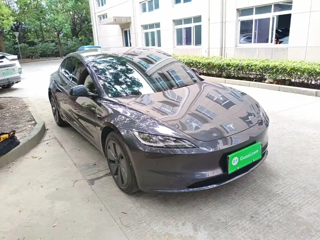 Tesla Model 3 — миниатюра 4