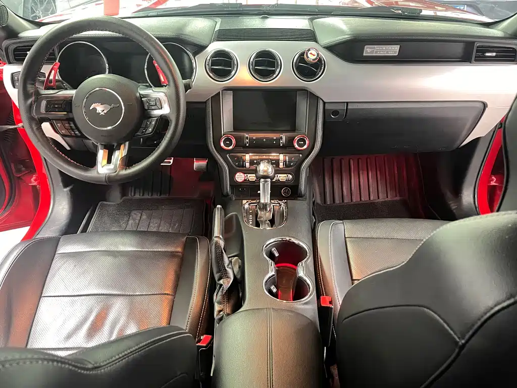 Ford Mustang — миниатюра 12